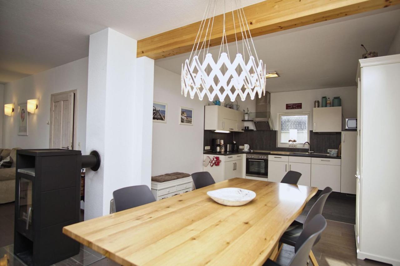 Komfortables Haus Mit Kamin, Sauna, Garten, Terrasse - Ferienhaus Sternschnuppe Wiek auf Rügen Екстериор снимка